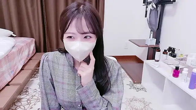 Snapshot of -aotan- chatting on 11-25-25, 10:37 -aotan- online show from 11-25-25, 10:37