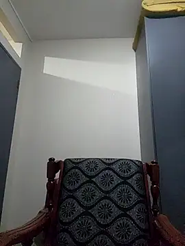 Snapshot of Mommy_Sienna chatting on 11-10-25, 05:01 Mommy Sienna online show from 11-10-25, 05:01