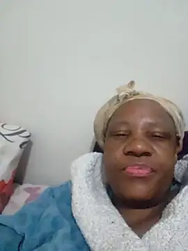 Snapshot of Mommy_Sienna chatting on 12-15-25, 12:48 Mommy Sienna online show from 12-15-25, 12:48