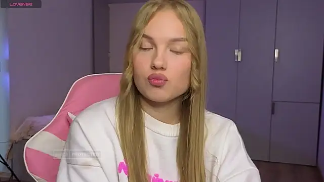 Lunar Flare online show from 11-14-25, 04:00