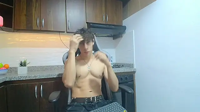 Snapshot of chris_evans27 chatting on 11-18-25, 03:23 chris evans27 online show from 11-18-25, 03:23