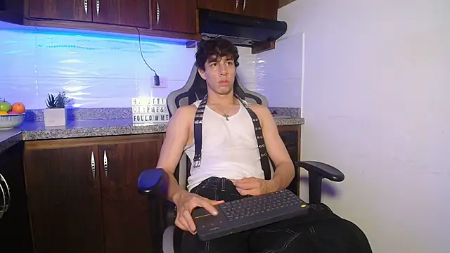 Snapshot of chris_evans27 chatting on 11-22-25, 02:32 chris evans27 online show from 11-22-25, 02:32