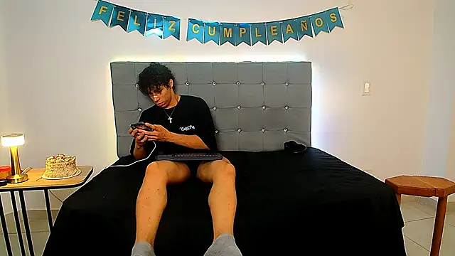 Snapshot of chris_evans27 chatting on 11-29-25, 03:20 chris evans27 online show from 11-29-25, 03:20