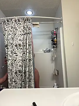 Redriddinghood8 online show from 12-17-25, 03:45