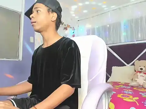 Snapshot of Santy_bigcock_01 chatting on 01-15-26, 04:33 Santy bigcock 01 online show from 01-15-26, 04:33