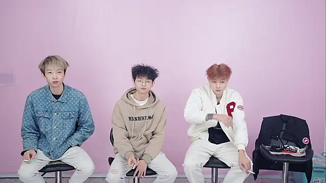 Snapshot of Beautifulboys-999 chatting on 12-01-25, 07:35 Beautifulboys-999 online show from 12-01-25, 07:35