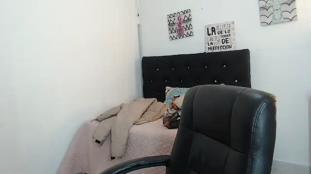 Snapshot of lyam_ebony_ chatting on 02-20-26, 08:20 lyam ebony online show from 02-20-26, 08:20