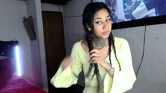 Snapshot of lyam_ebony_ chatting on 03-19-26, 06:01 lyam ebony online show from 03-19-26, 06:01