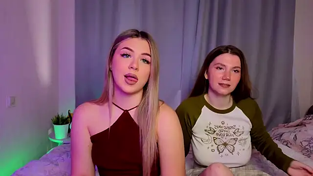 Snapshot of MelitaMoote chatting on 11-18-25, 06:18 MelitaMoote online show from 11-18-25, 06:18