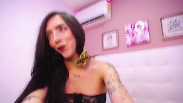 LAURALUXE online show from 11-30-25, 02:48