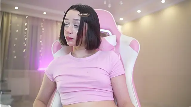 Snapshot of Bananalizzy chatting on 11-29-25, 01:47 Bananalizzy online show from 11-29-25, 01:47