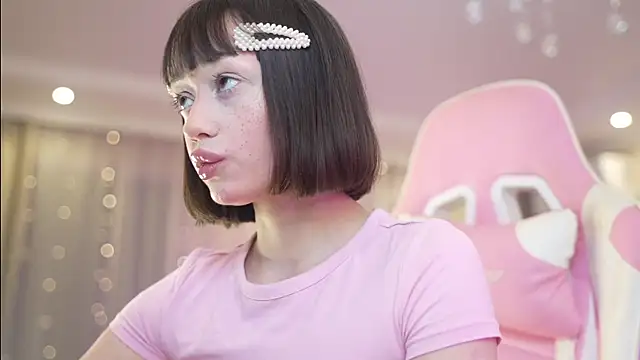 Snapshot of Bananalizzy chatting on 12-01-25, 02:11 Bananalizzy online show from 12-01-25, 02:11