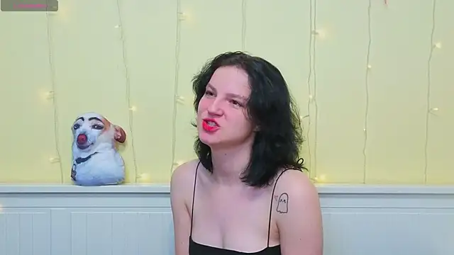 LatinaHuguenin online show from 01-12-26, 07:02