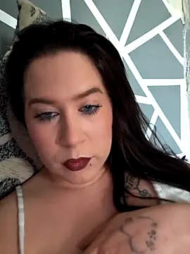 Snapshot of zara_night01 chatting on 11-05-25, 10:04 zara night01 online show from 11-05-25, 10:04