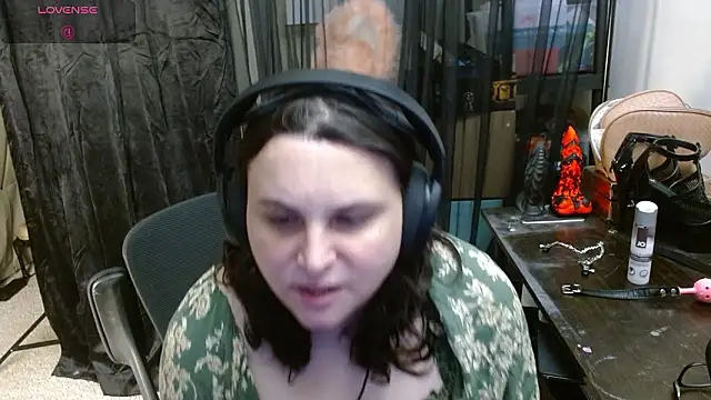 Snapshot of Salacious_Sage chatting on 03-10-26, 11:54 Salacious Sage online show from 03-10-26, 11:54