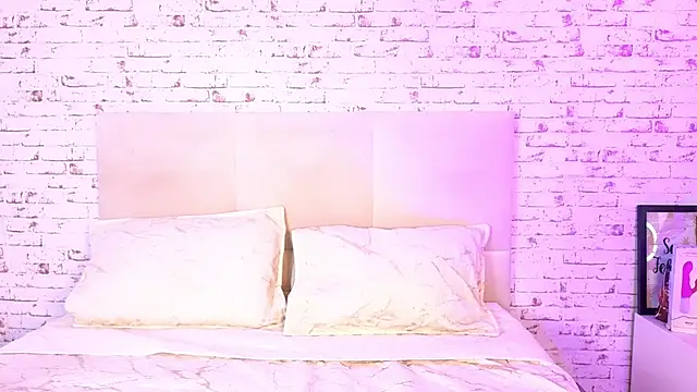 Snapshot of April_Kay chatting on 12-23-25, 03:37 April Kay online show from 12-23-25, 03:37