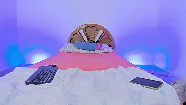 Snapshot of Girl-hot07 chatting on 12-04-25, 10:40 Girl-hot07 online show from 12-04-25, 10:40