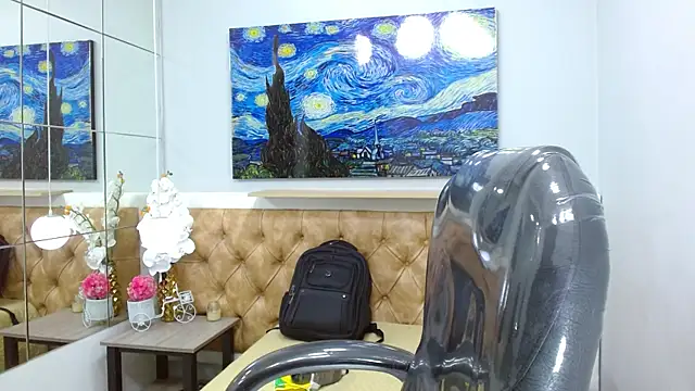 Snapshot of Liams18 chatting on 12-14-25, 09:19 Liams18 online show from 12-14-25, 09:19