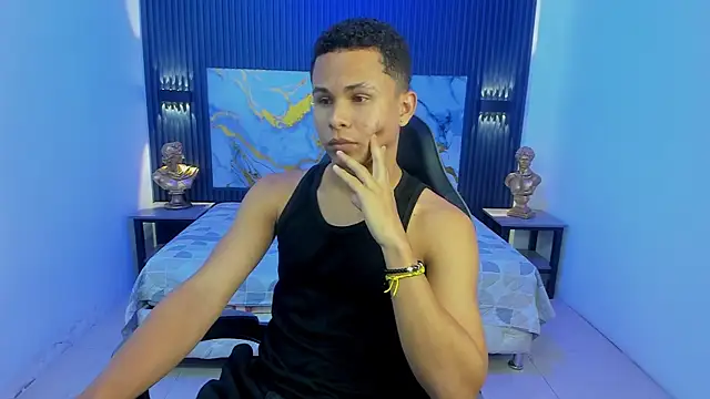 Snapshot of Liams18 chatting on 04-05-26, 01:25 Liams18 online show from 04-05-26, 01:25