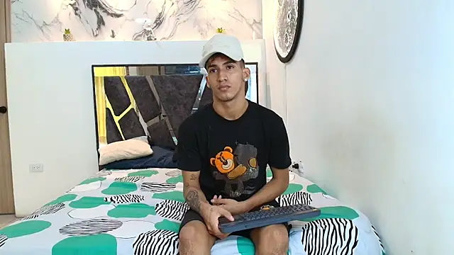 Snapshot of IMPERIO_ROMANO chatting on 11-23-25, 07:13 IMPERIO ROMANO online show from 11-23-25, 07:13