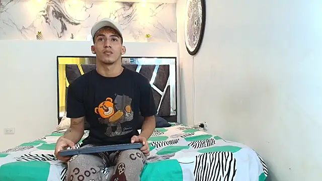 Snapshot of IMPERIO_ROMANO chatting on 11-25-25, 07:14 IMPERIO ROMANO online show from 11-25-25, 07:14