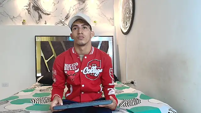 Snapshot of IMPERIO_ROMANO chatting on 12-01-25, 07:19 IMPERIO ROMANO online show from 12-01-25, 07:19