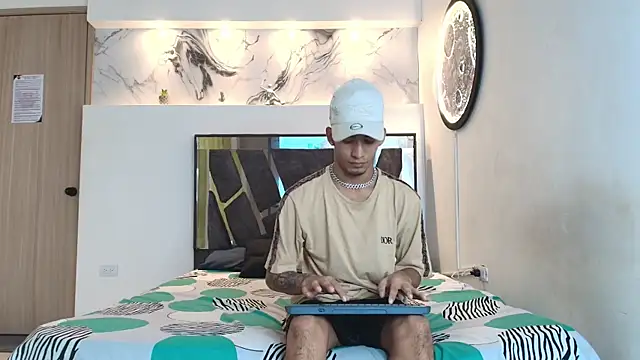 Snapshot of IMPERIO_ROMANO chatting on 12-02-25, 07:09 IMPERIO ROMANO online show from 12-02-25, 07:09