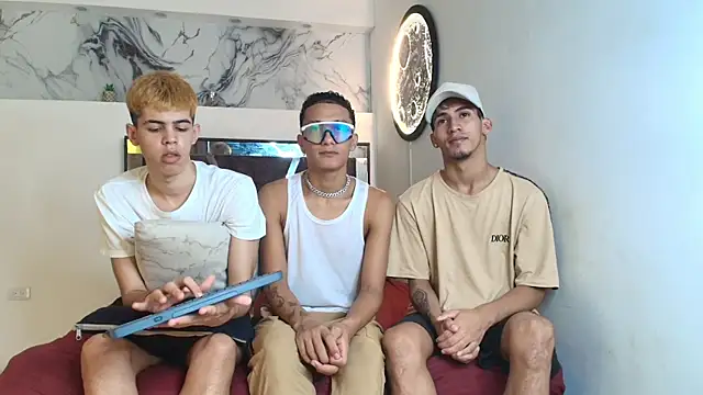 Snapshot of IMPERIO_ROMANO chatting on 12-04-25, 07:22 IMPERIO ROMANO online show from 12-04-25, 07:22