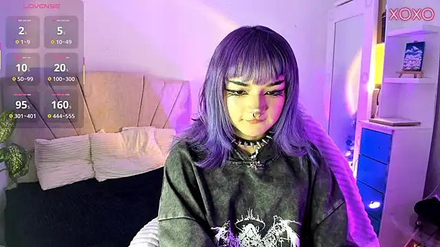 Snapshot of ravencollen chatting on 12-04-25, 08:28 ravencollen online show from 12-04-25, 08:28