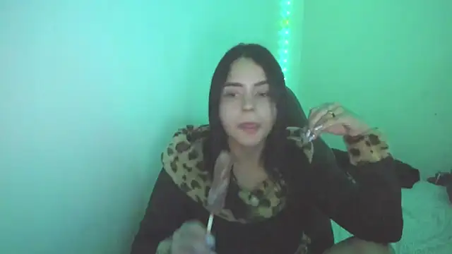 Snapshot of ScarlettG2004 chatting on 01-10-26, 12:01 ScarlettG2004 online show from 01-10-26, 12:01