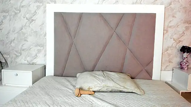 Madhison 5 online show from 12-22-25, 08:28