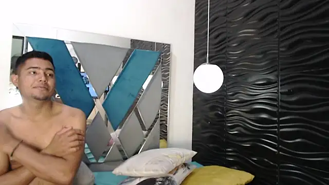 Naty And Maxx online show from 12-01-25, 07:19