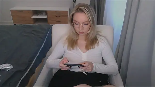 Snapshot of PolinaXXXXJones chatting on 11-17-25, 07:14 PolinaXXXXJones online show from 11-17-25, 07:14