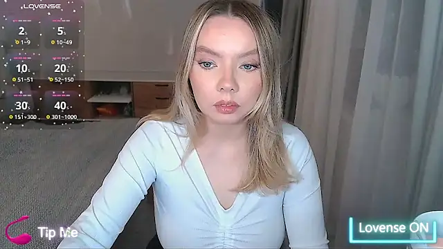 Snapshot of PolinaXXXXJones chatting on 12-17-25, 07:31 PolinaXXXXJones online show from 12-17-25, 07:31