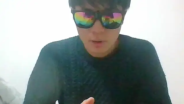 Snapshot of hiroto11058 chatting on 12-14-25, 08:02 hiroto11058 online show from 12-14-25, 08:02