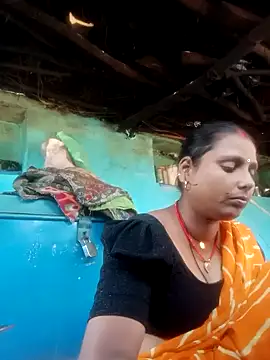 Snapshot of MiniBeast_2 chatting on 11-06-25, 04:35 MiniBeast 2 online show from 11-06-25, 04:35