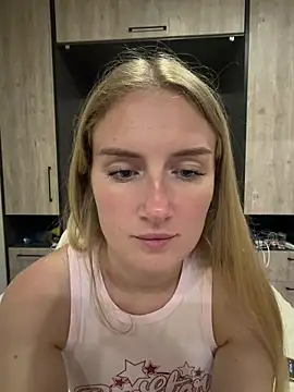 Snapshot of olliebells chatting on 05-29-26, 06:06 olliebells online show from 05-29-26, 06:06