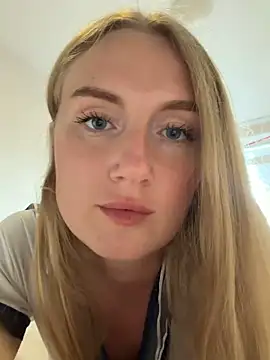 Snapshot of olliebells chatting on 05-30-26, 01:30 olliebells online show from 05-30-26, 01:30