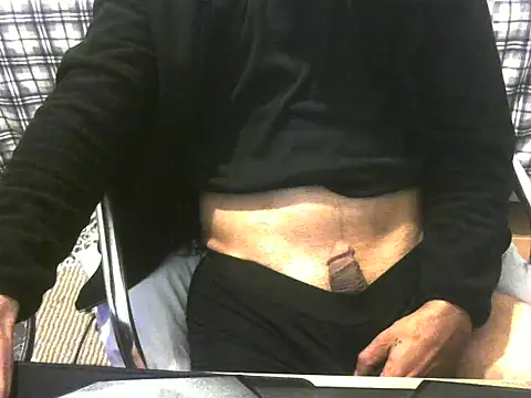 Snapshot of ellsaBunny chatting on 11-18-25, 03:38 ellsaBunny online show from 11-18-25, 03:38