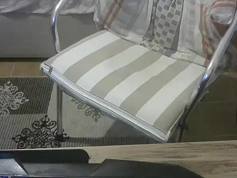 Snapshot of ellsaBunny chatting on 11-28-25, 03:47 ellsaBunny online show from 11-28-25, 03:47