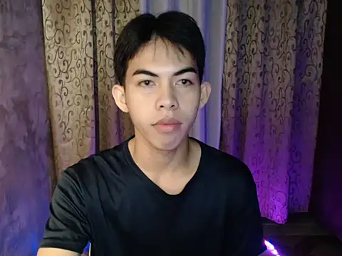 Urhotsilverboy online show from 12-18-25, 03:56