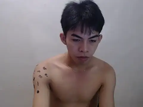 Urhotsilverboy online show from 04-24-26, 06:10