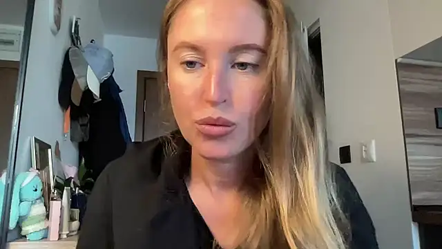 Snapshot of Ameli8 chatting on 11-06-25, 09:21 Ameli8 online show from 11-06-25, 09:21