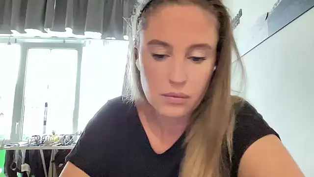 Snapshot of Ameli8 chatting on 11-07-25, 12:49 Ameli8 online show from 11-07-25, 12:49