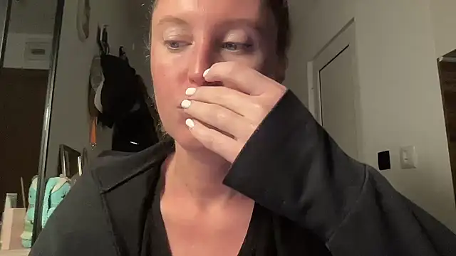 Snapshot of Ameli8 chatting on 11-20-25, 05:01 Ameli8 online show from 11-20-25, 05:01