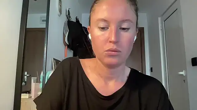 Snapshot of Ameli8 chatting on 11-22-25, 02:05 Ameli8 online show from 11-22-25, 02:05