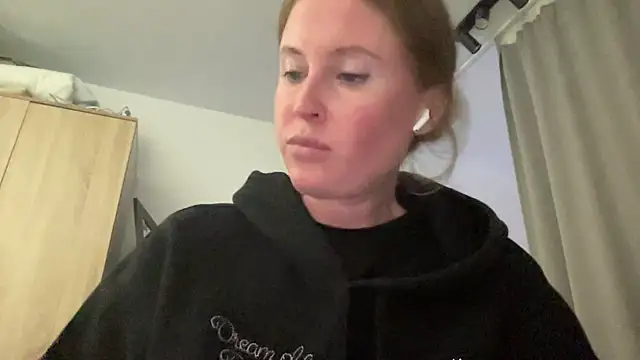 Snapshot of Ameli8 chatting on 11-28-25, 06:10 Ameli8 online show from 11-28-25, 06:10