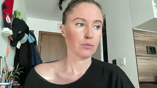 Snapshot of Ameli8 chatting on 12-15-25, 08:18 Ameli8 online show from 12-15-25, 08:18