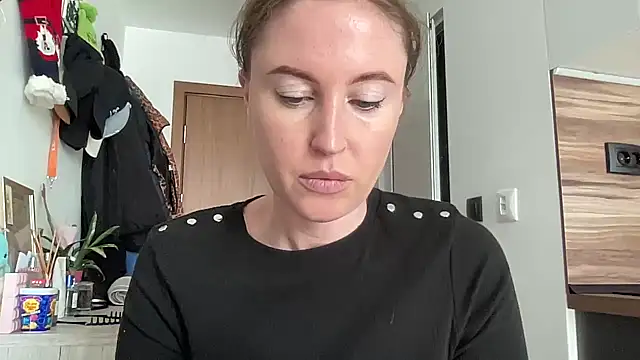 Snapshot of Ameli8 chatting on 12-18-25, 10:54 Ameli8 online show from 12-18-25, 10:54