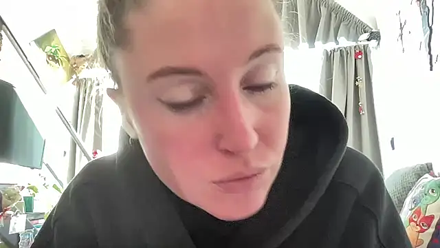 Snapshot of Ameli8 chatting on 01-15-26, 01:37 Ameli8 online show from 01-15-26, 01:37